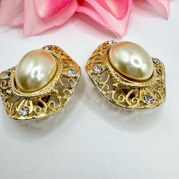Vintage Faux Pearl Cabochon Filigree Rhinestone Huge Romantic Chic Clip Earrings - Picture 3 of 13